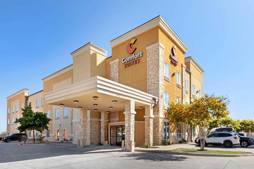 Comfort Suites West Dallas - Cockrell Hill photo 1