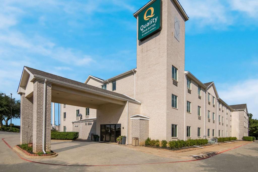 Quality Inn & Suites Roanoke - Fort Worth North image