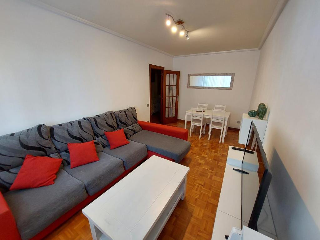 Piso sencillo y acogedor con parking gratuito