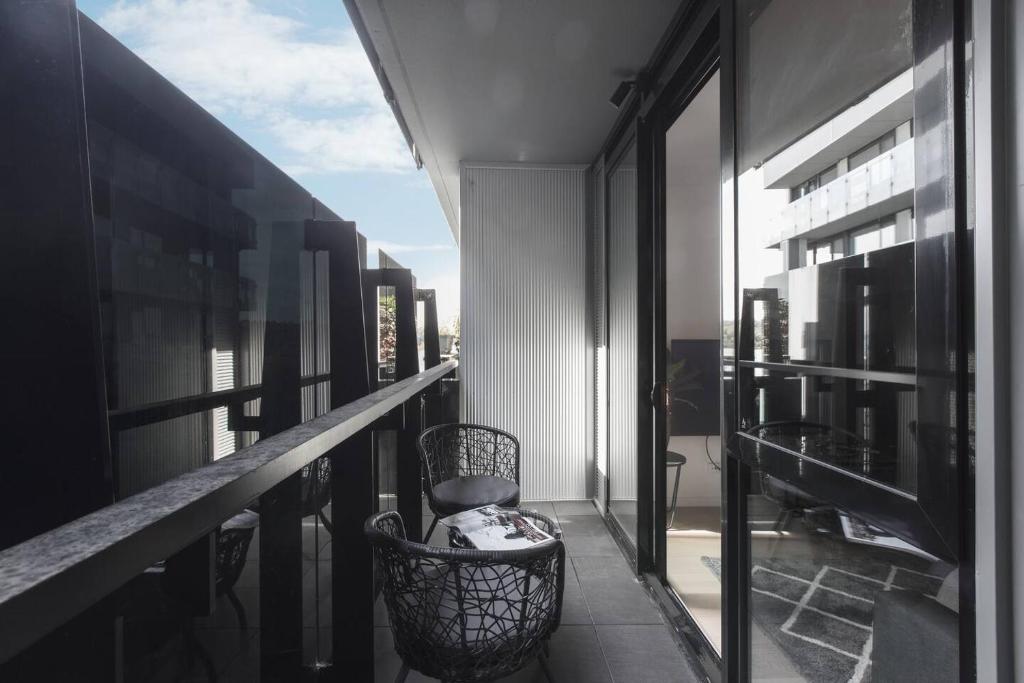Modern and Cosy Parkland Retreat near Yarra River photo 1