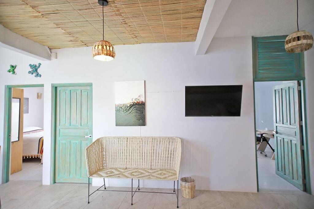 2BdR -Rocks at Mikasa- Near Beach, Pool, King Beds, AC, Fast Wifi photo 3