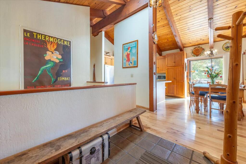 Cozy Home with Lake Views, Private Hot-Tub, Close to Slopes and Town, Private HOA Beach photo 2