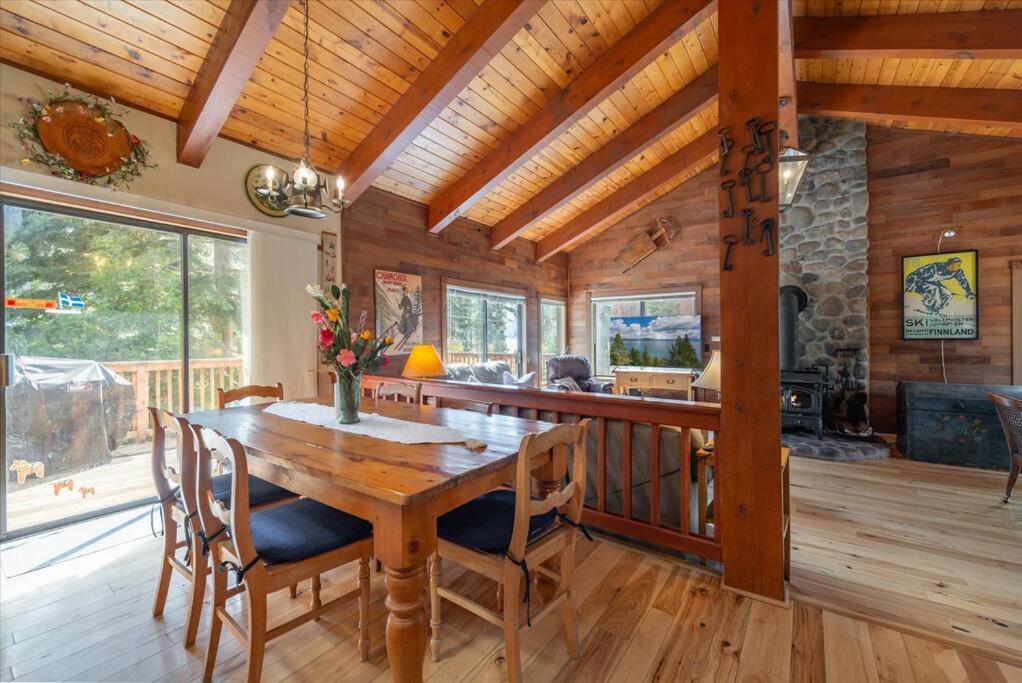 Cozy Home with Lake Views, Private Hot-Tub, Close to Slopes and Town, Private HOA Beach photo 3