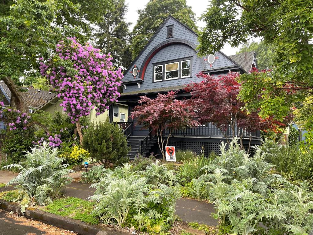 Cozy PDX Hideout, Ideal Location image