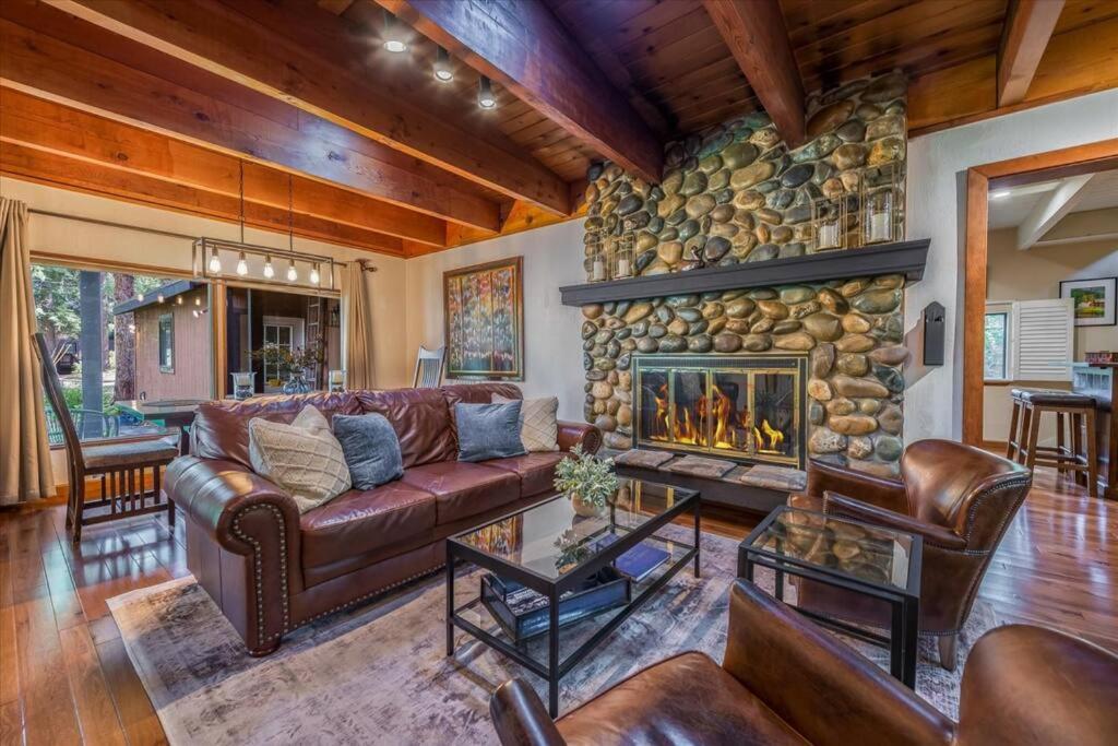 Gorgeous Tahoe City Home w Private HOA Beach 2 Master Suites