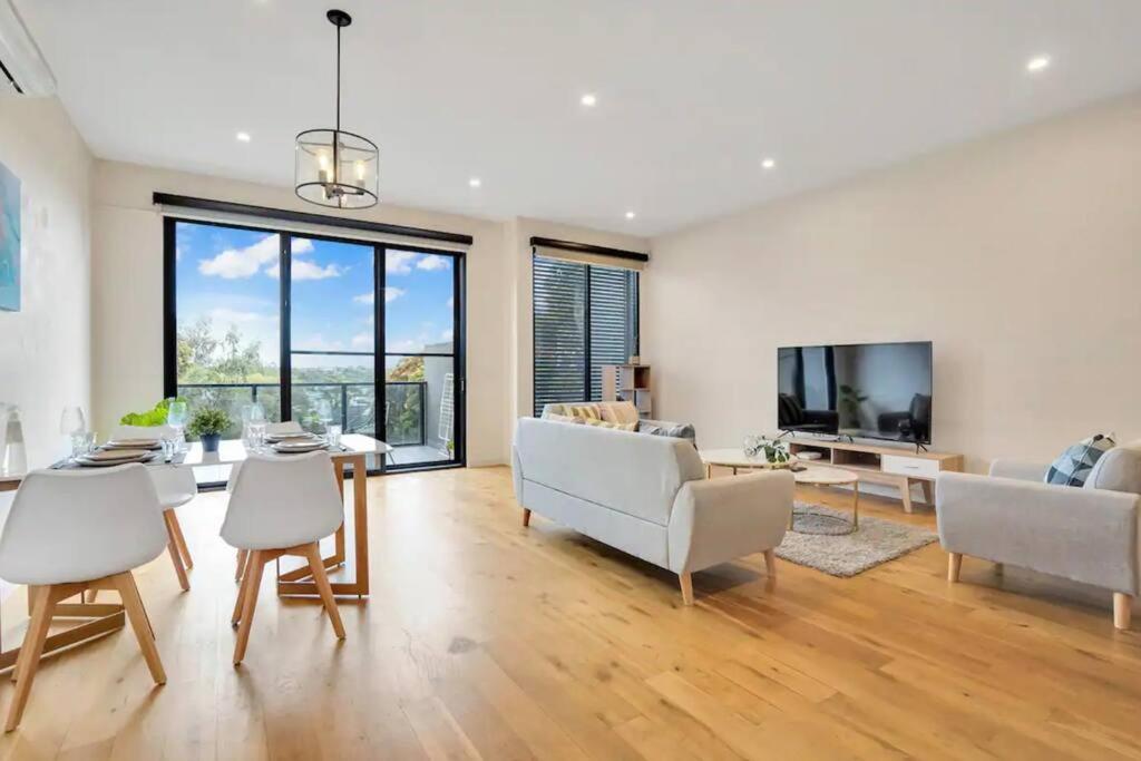 Spacious townhouse photo 3