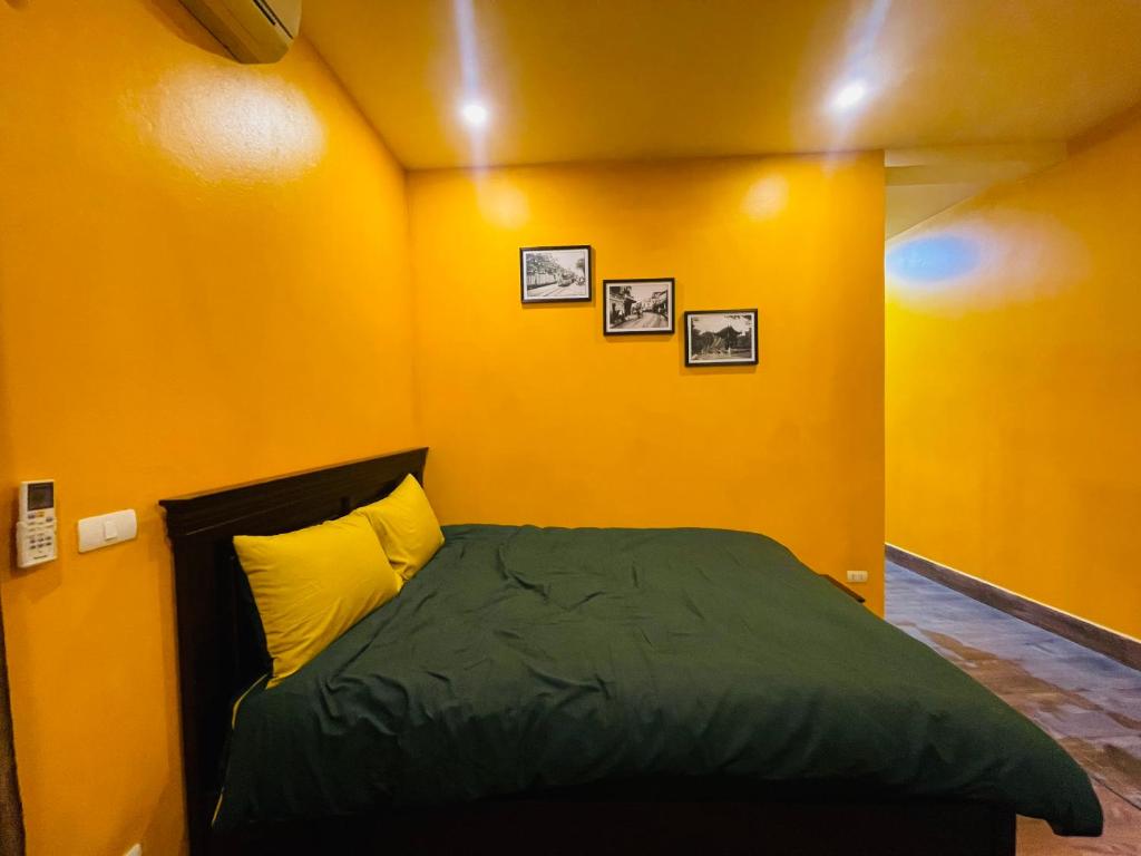 Old Quarter Hanoi Autumn House