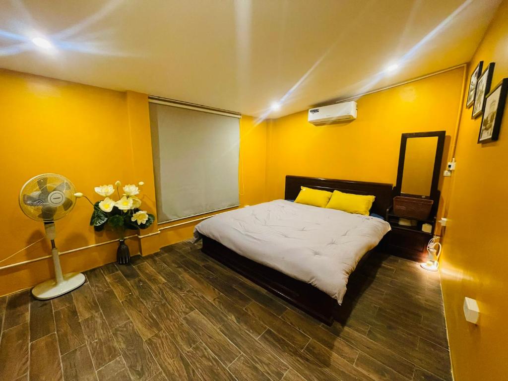 Old Quarter Hanoi Autumn House