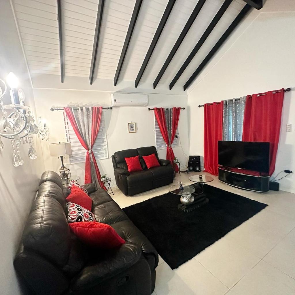Cool-shade Home at Richmond Estates photo 3
