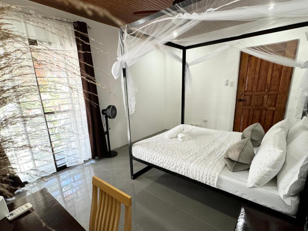 Mahajab Homestay SIARGAO Room Type - Queen Room