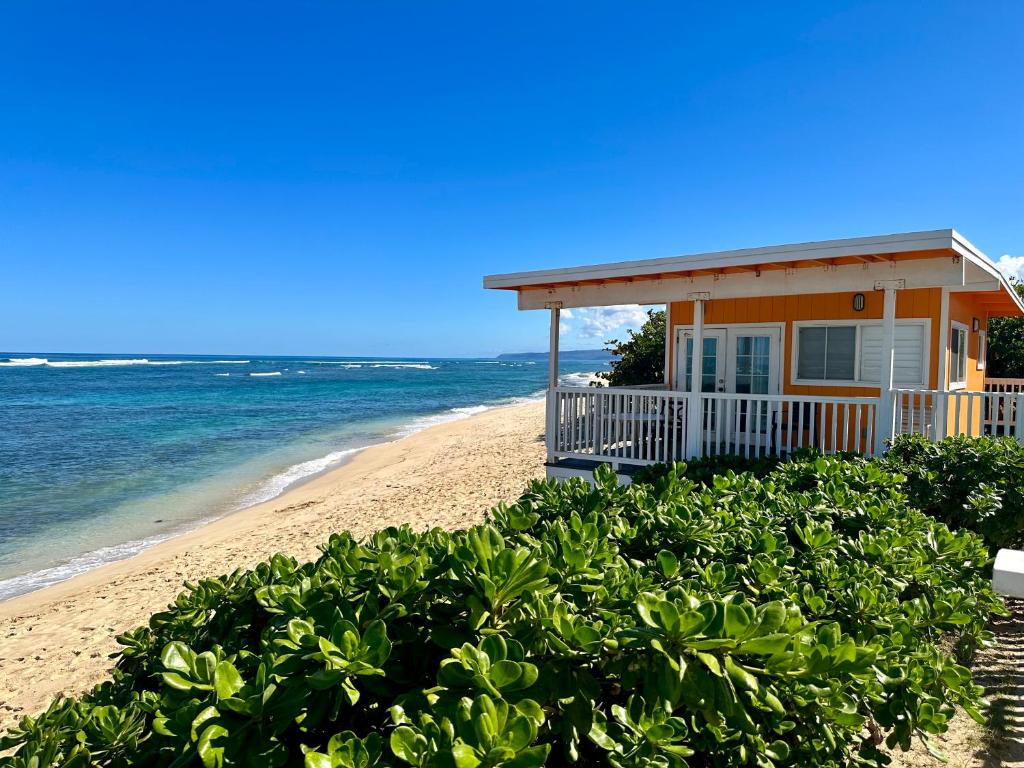 Mokulē'ia Beach Houses at Owen's Retreat image