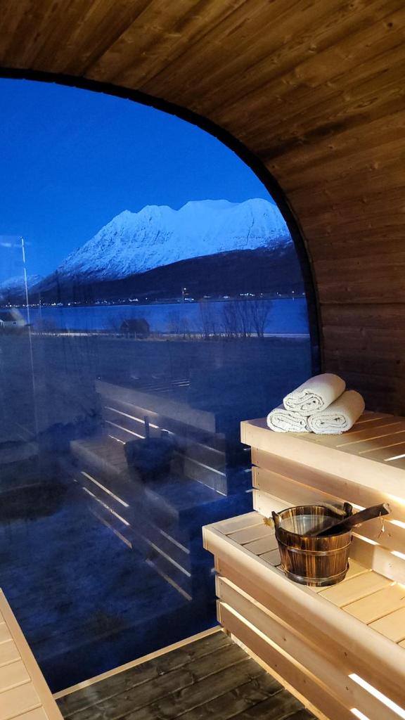 Idyllisk hus med sauna og jacuzzi, Lyngen photo 3