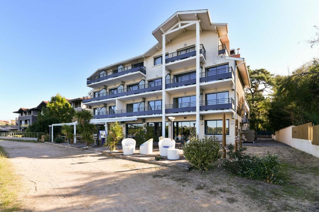 Hotel Le Pavillon Bleu photo 4