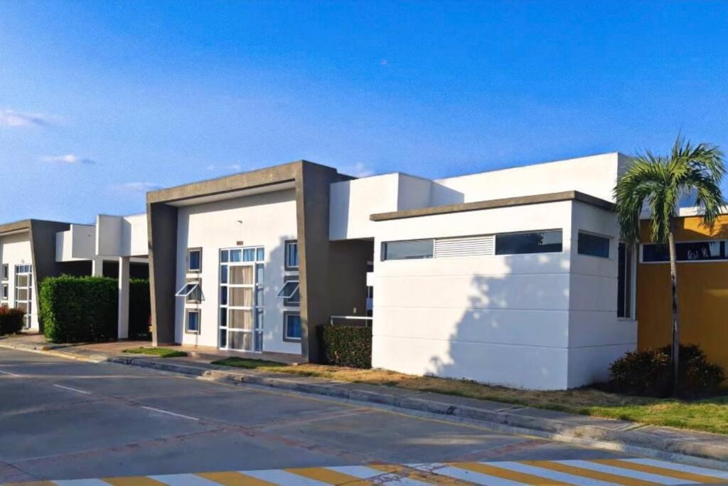 Hermosa casa en condominio privado.