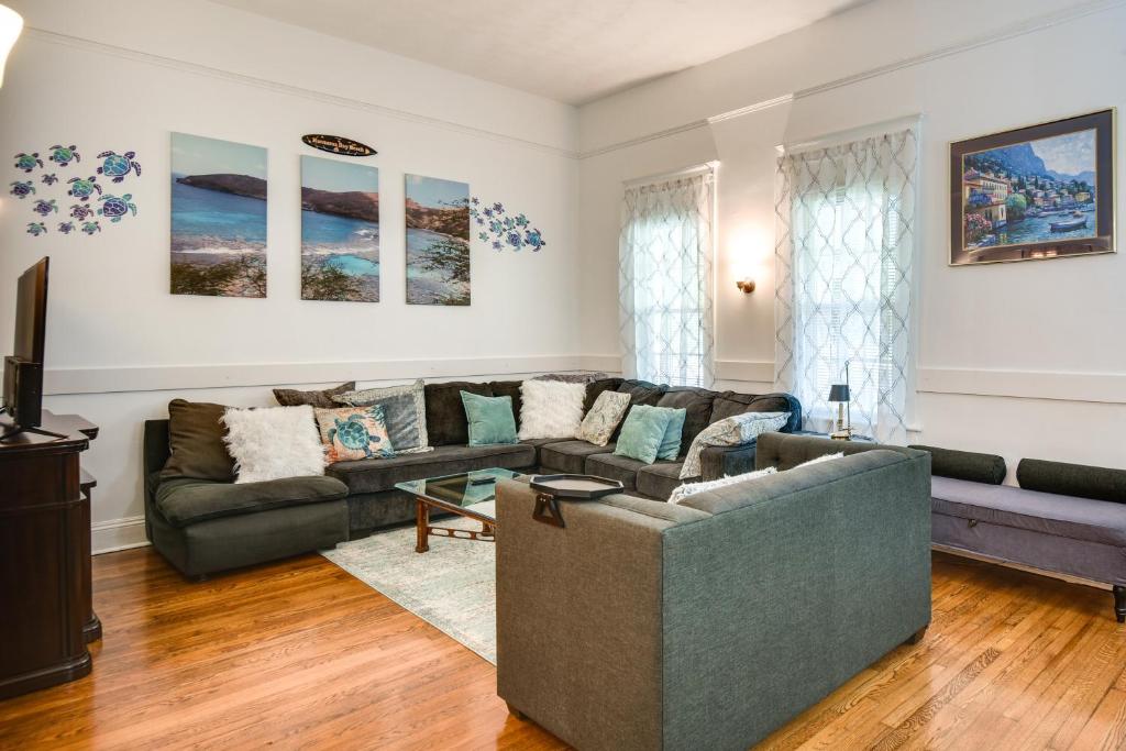 Hampton Sanctuary with Fire Pit and Fenced Yard! photo 4