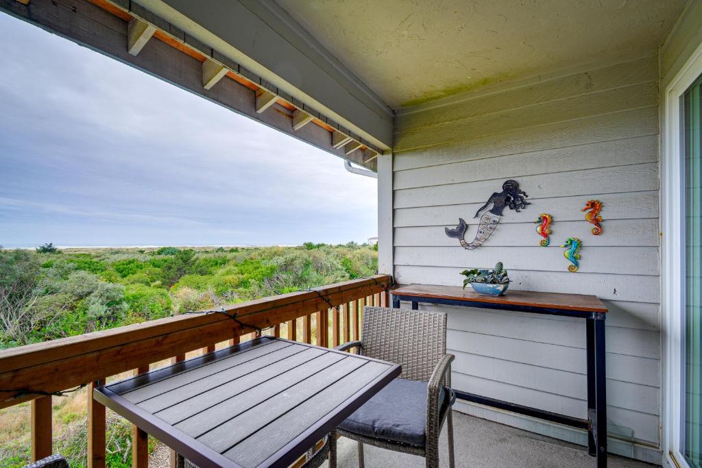 Dog-Friendly Ocean Shores Condo with Balcony and Views photo 1