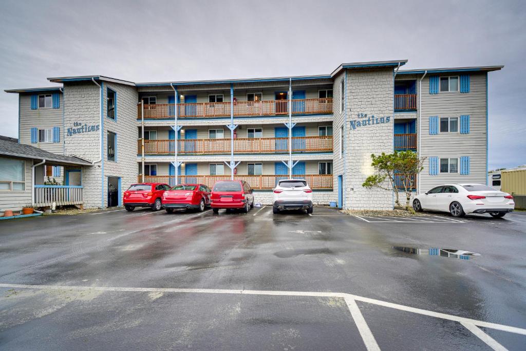 Dog-Friendly Ocean Shores Condo with Balcony and Views photo 2