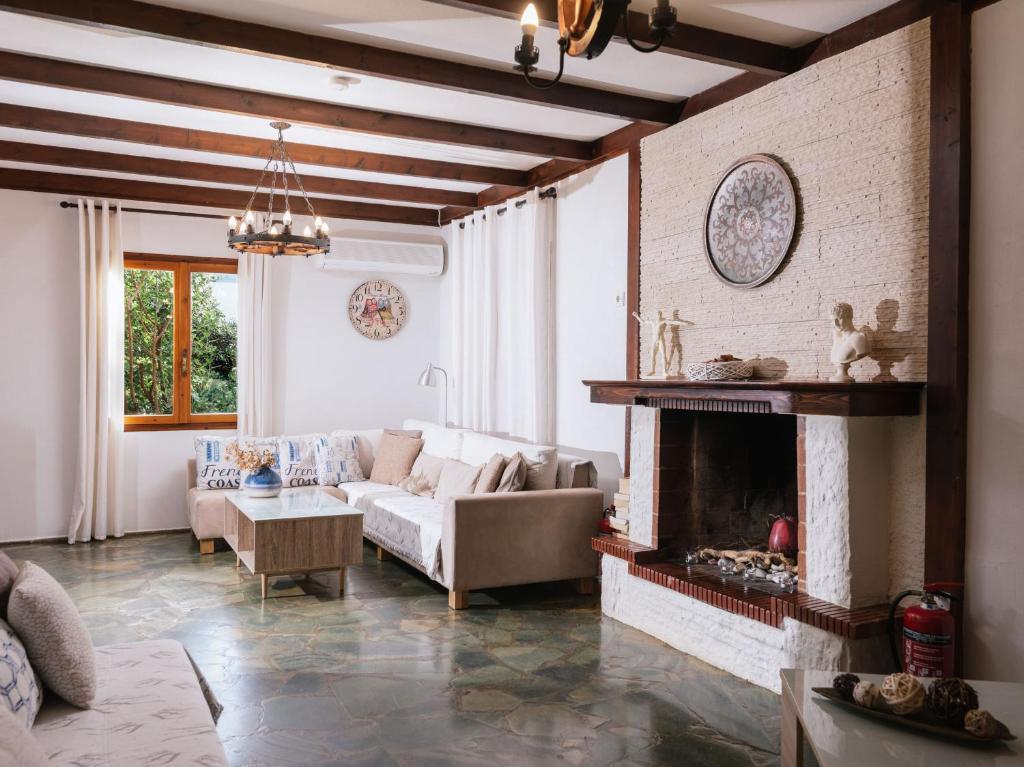 Wooden Beach House photo 3
