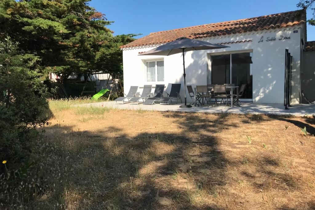 A haven of peace 2 steps from the beach