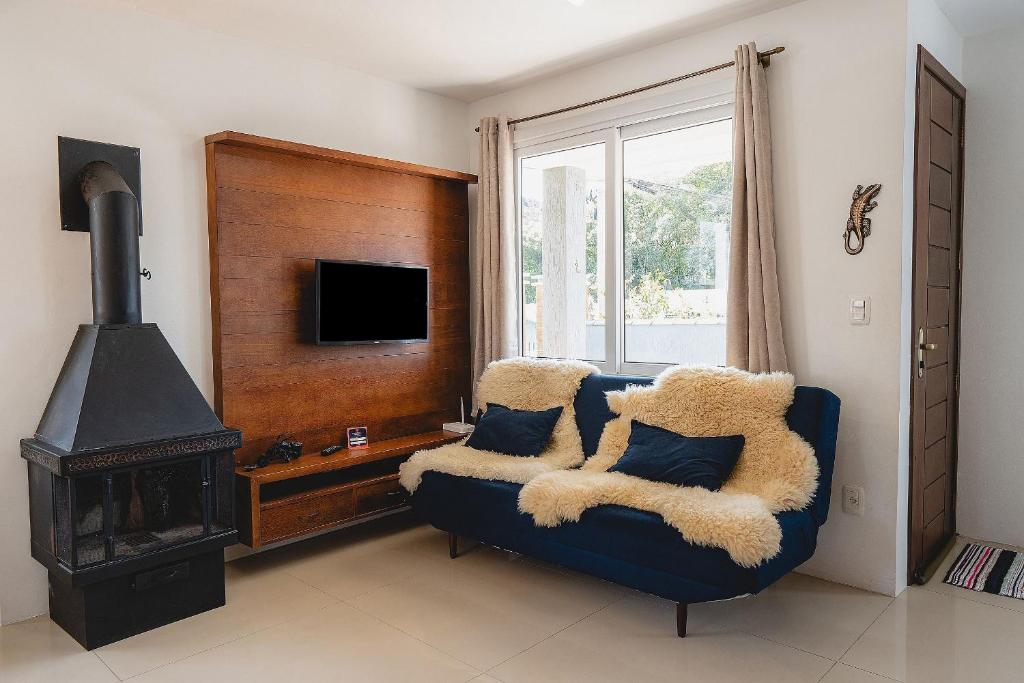 Belíssima casa duplex com lareira em Canela GRA173