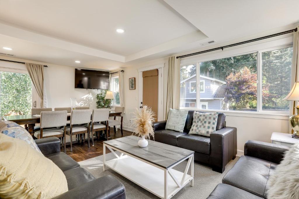 Lovely Redmond Home about 17 Mi to Downtown Seattle!