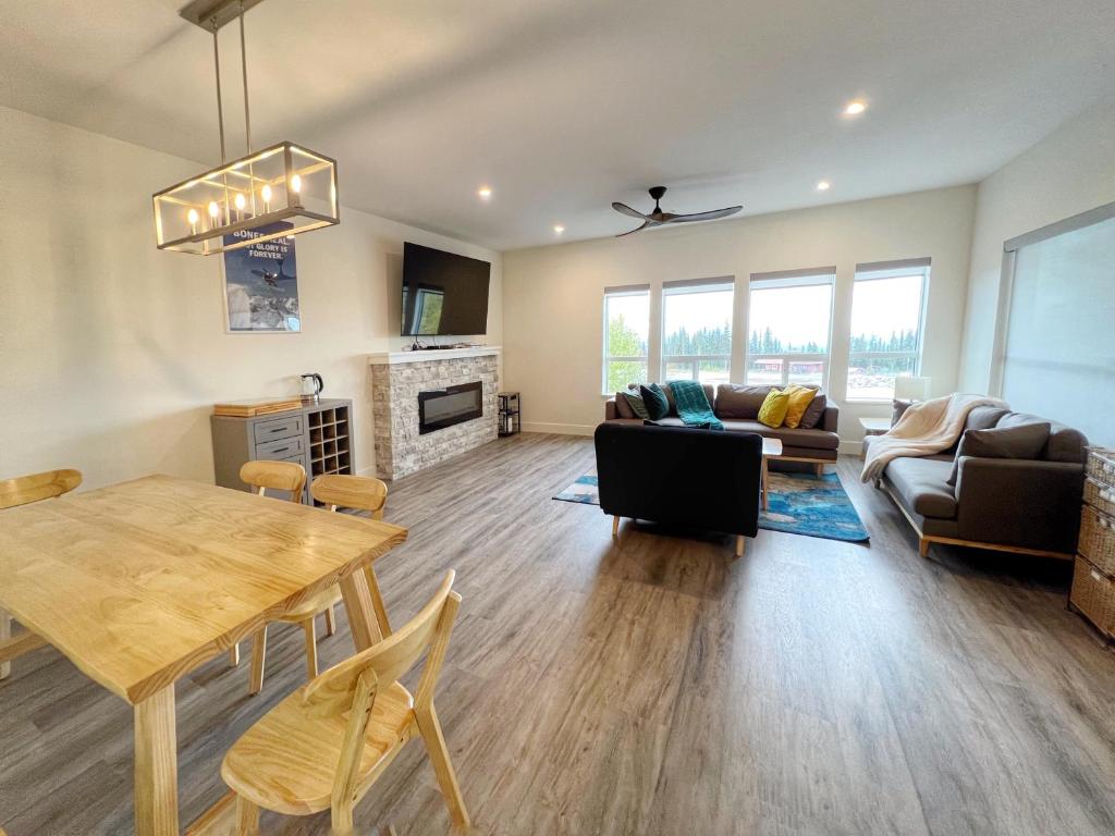 Front row for fireworks Brand new ski-in & out townhouse photo 3