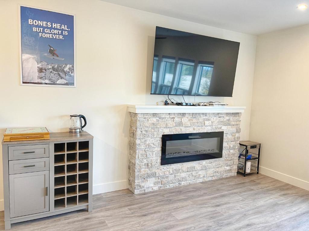 Front row for fireworks Brand new ski-in & out townhouse photo 1