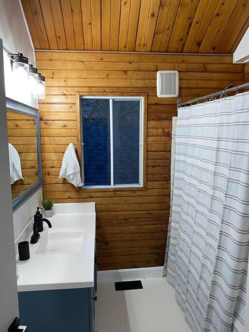 Charming Nordic Style - 2BR + 1 Bath Entire House photo 1