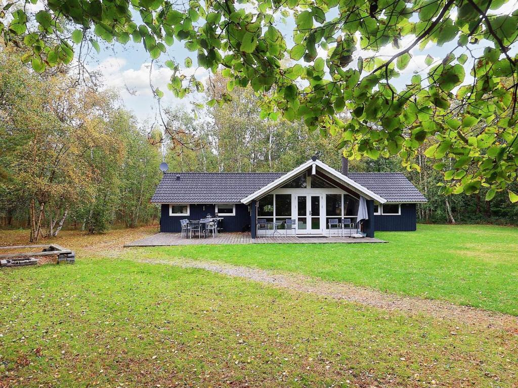 Four-Bedroom Holiday home in Væggerløse 8 photo 1