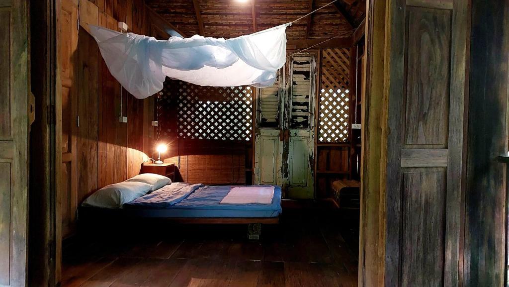 Traditional Lanna house near hot spring photo 4