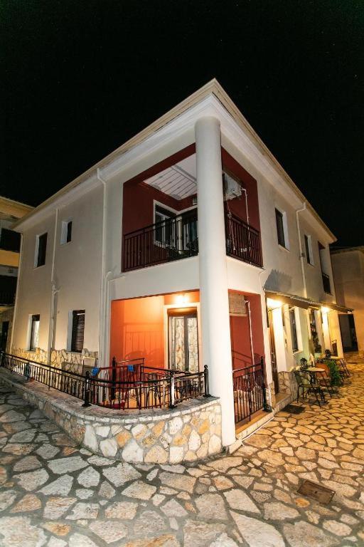 Lina's House Sivota