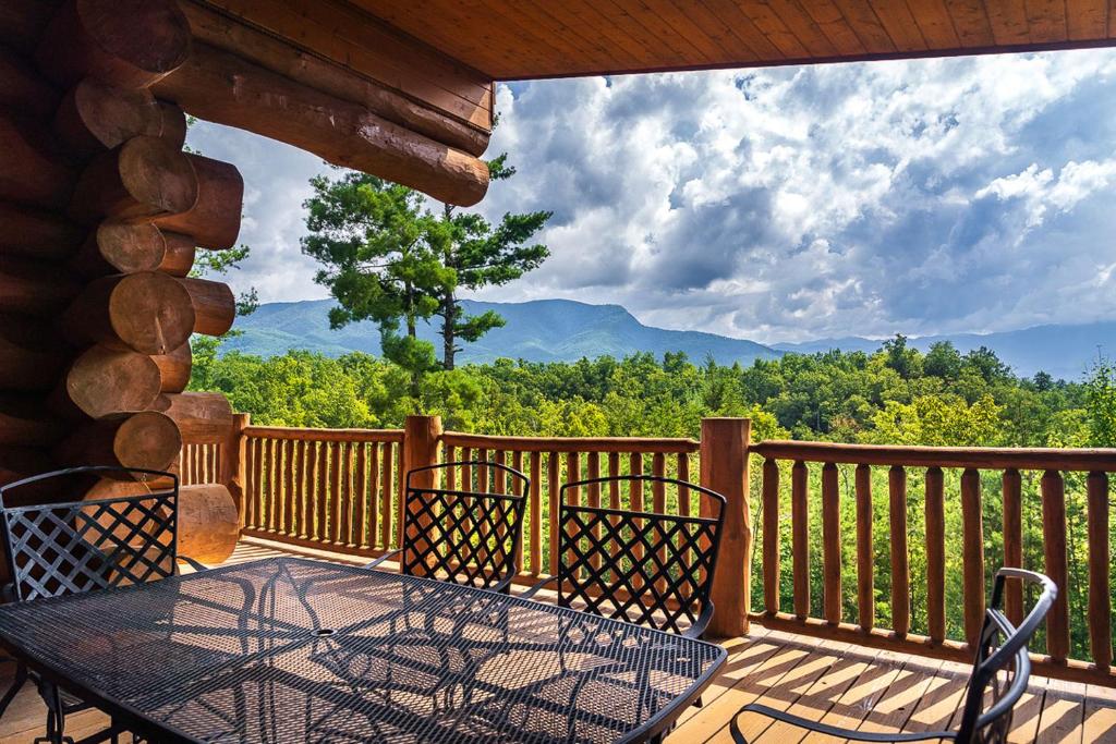 Big Bear Ridge Lodge - Breathtaking mountain views and private forest scenes in amazing large log cabin image