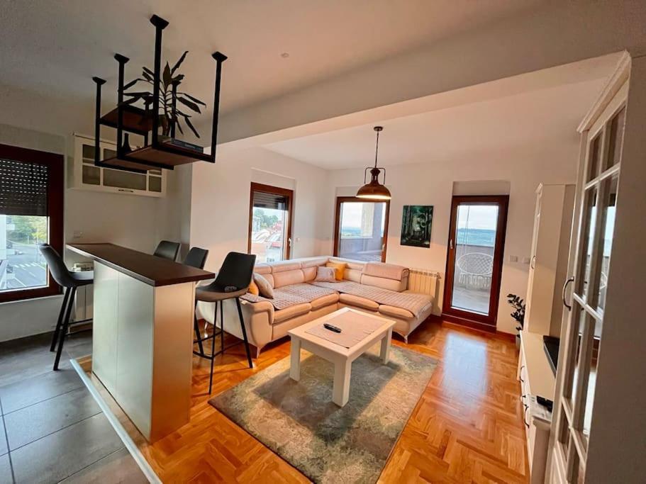 Lovely 2-bedroom apartment with free garage photo 1