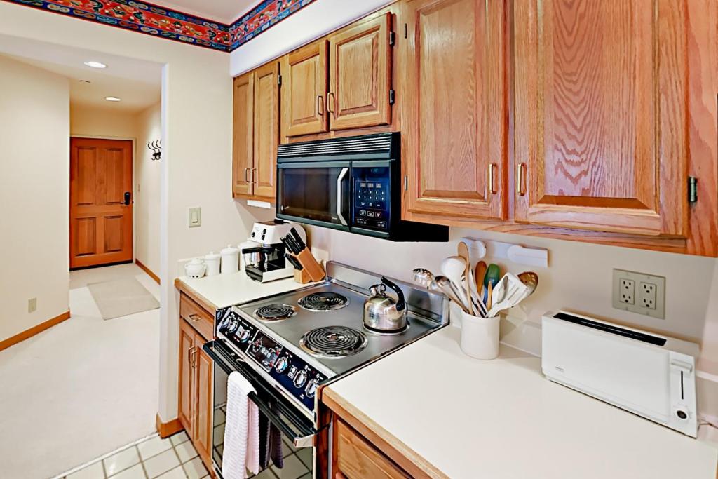 Townsend Place B206 photo 2