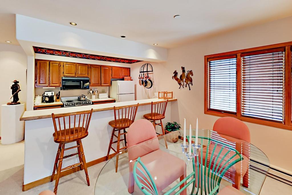 Townsend Place B206 photo 3