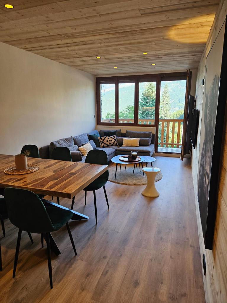 Praloup 1600 Appartement T4 rénové photo 2