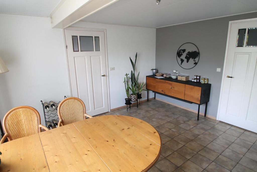 Karin's kruidenhoeve B&B kamer Kamille met Finse sauna photo 4