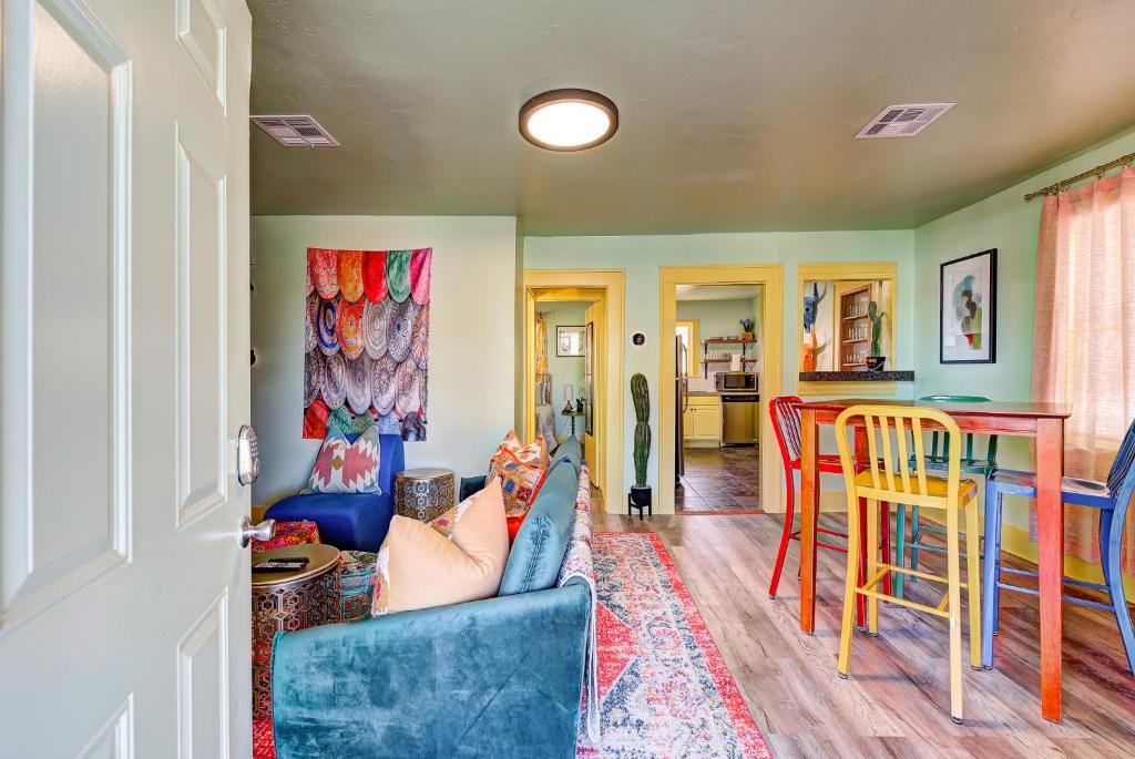 Canary Cottage-brighten your stay-central NW OKC photo 1