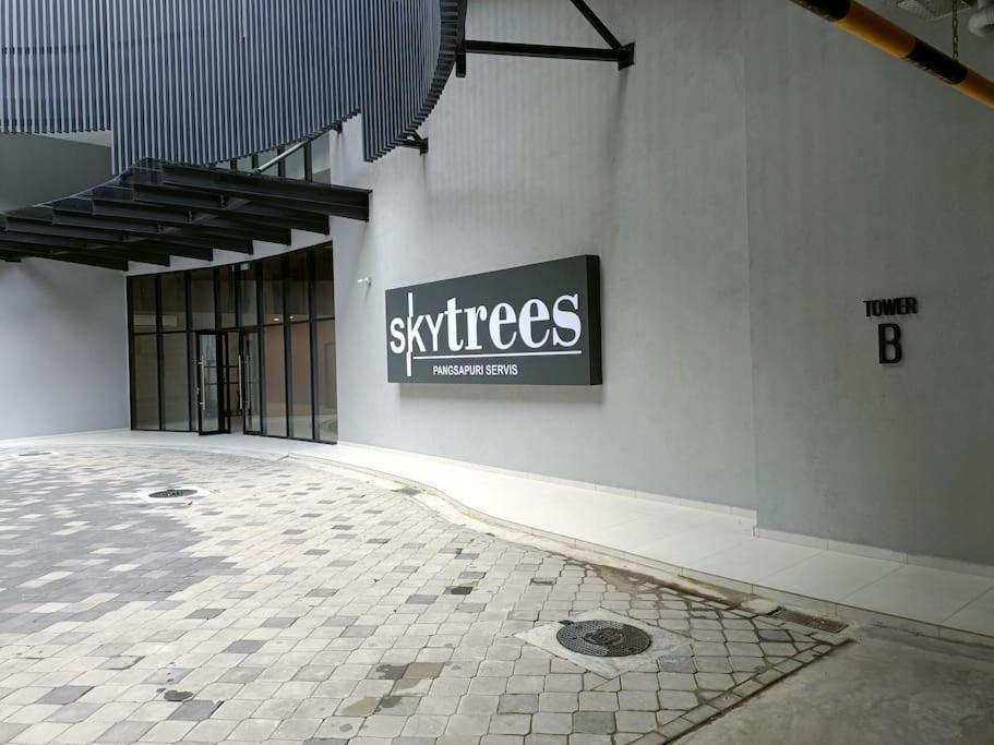 Cozy Sky Trees Bukit Indah Netflix and Amenities B06 photo 4