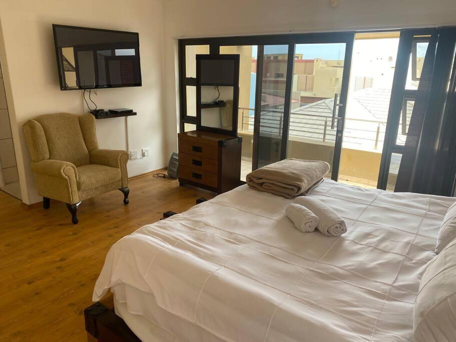 Langstrand Self Catering Villa - Sunset & Sunrise Rooftop including BBQ & Fireplace photo 3