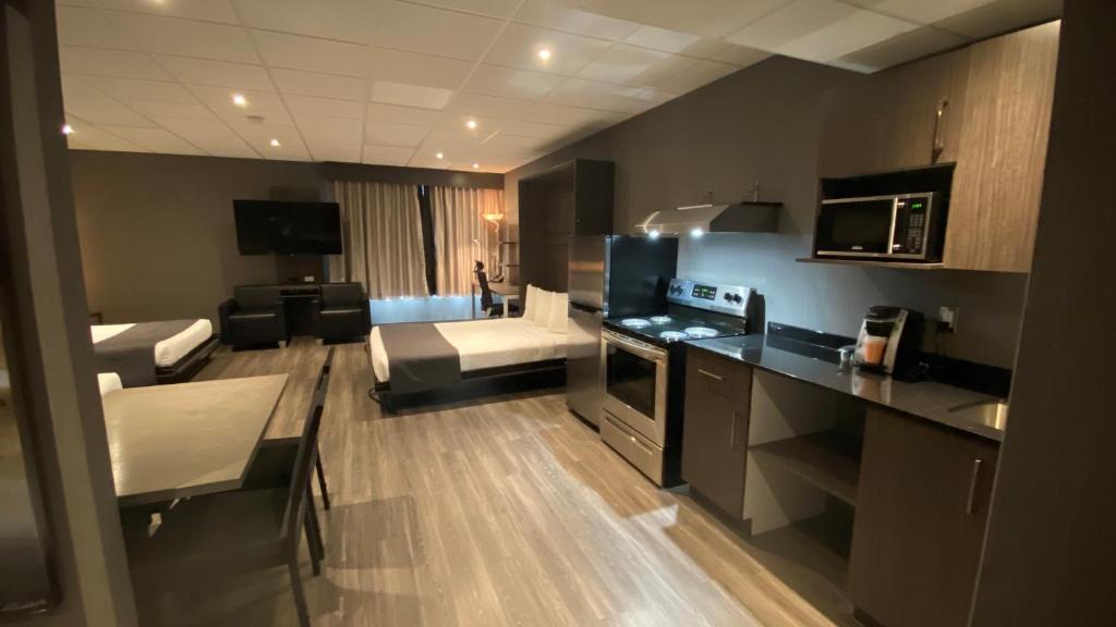 Hotel & Suites Le Dauphin Drummondville photo 1