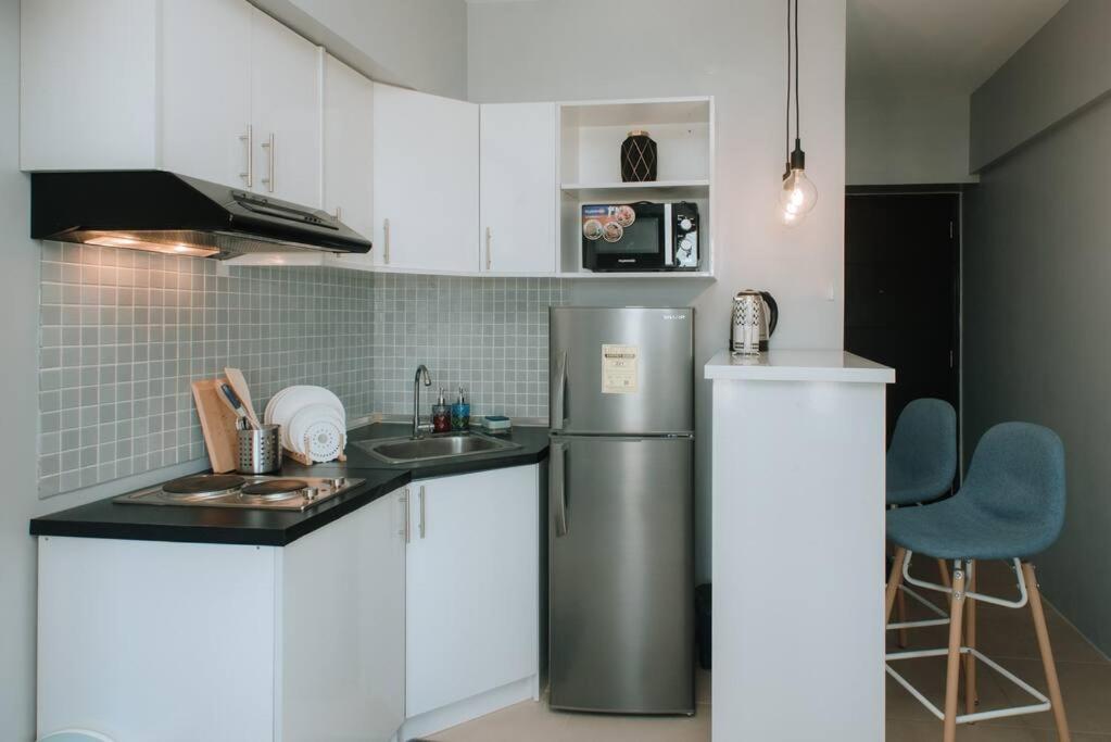 Studio Unit at Avida Towers Riala Tower 2 Cebu IT Park with Pool and Wifi photo 1
