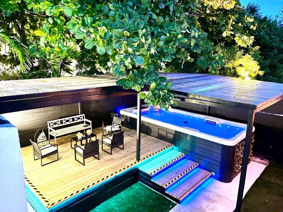 EDEN in Miami - Pool Spa w/ Theater Room Pool House image