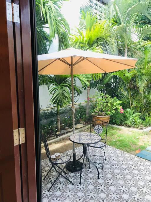 Summer House,shared pool, private bathroom and kitchen photo 2