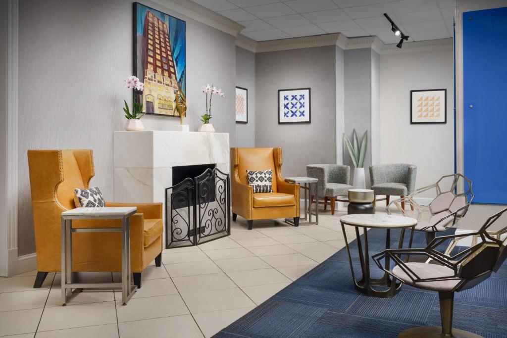 Holiday Inn Express Chicago - Magnificent Mile, an IHG Hotel photo 2