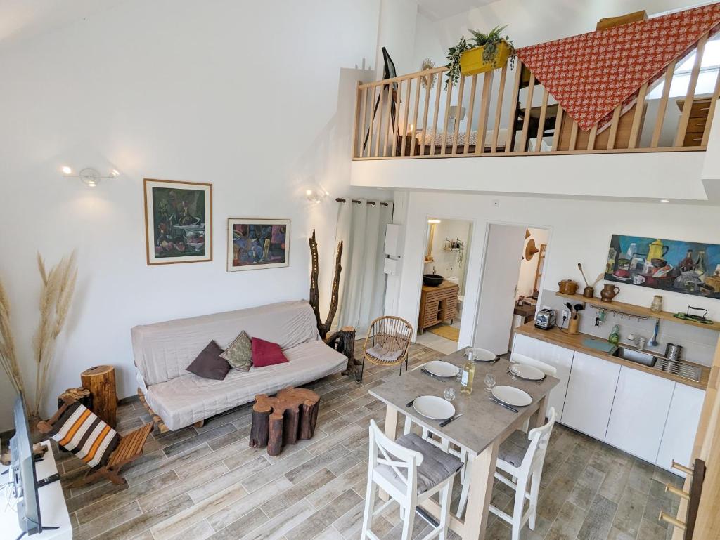 Le Woody Lodge, Large cottage with wooden deck and chalet with garden view next to Fontainebleau Forest photo 1