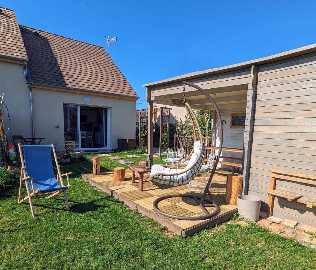 Le Woody Lodge, Large cottage with wooden deck and chalet with garden view next to Fontainebleau Forest photo 2