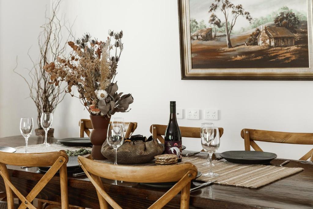 Hey Little Joe - Cosy Retreat with Mountain Views photo 1