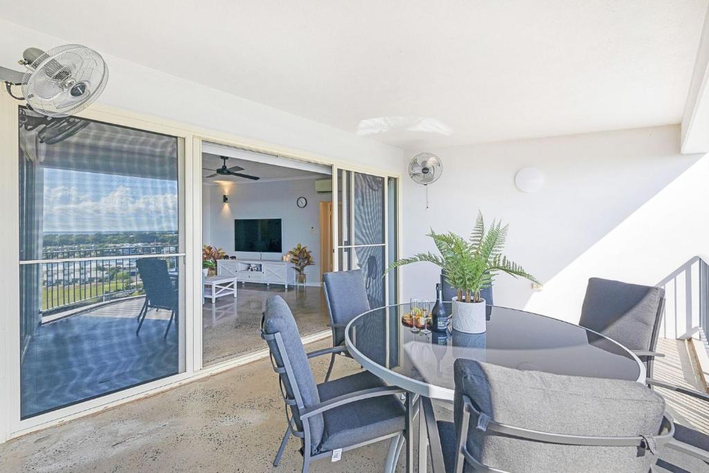 Seaside Serenity Tranquil Retreat in Scenic Cullen Bay photo 4