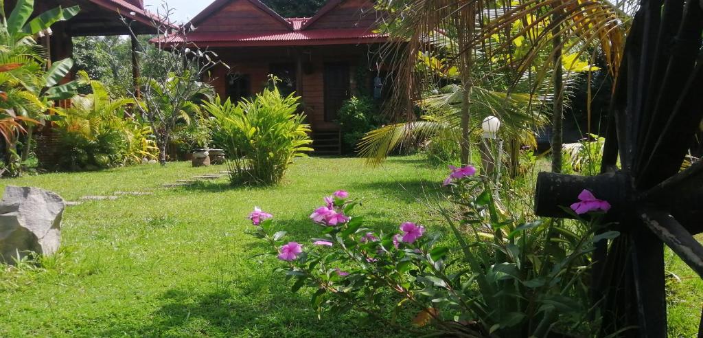 The Hidden Oasis Bungalows photo 3